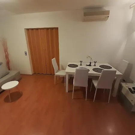 Apartman Delas *