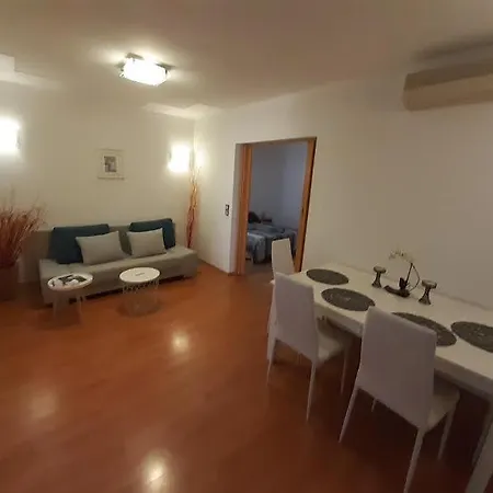 Apartman Delas *